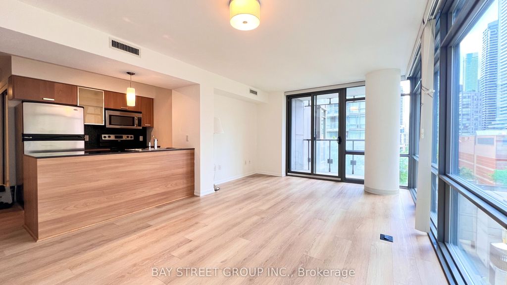 Photo of 38 Grenville Street #508, Toronto, ON M4Y 1A5 (MLS # C12436173)