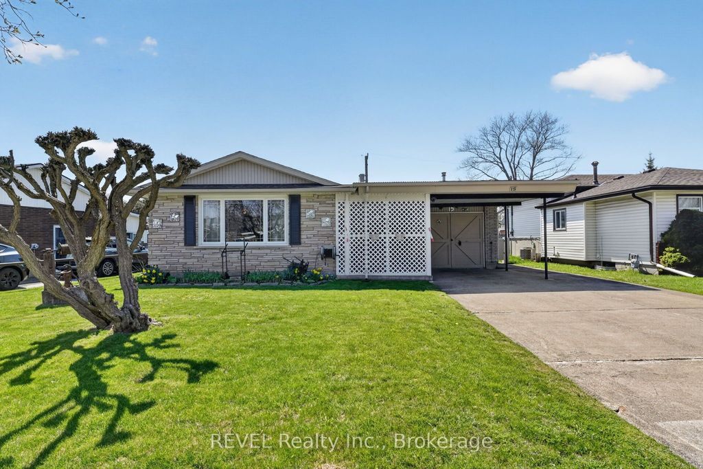 Photo of 15 Woodgate Drive, Welland, ON L3C 3H5 (MLS # X13041824)