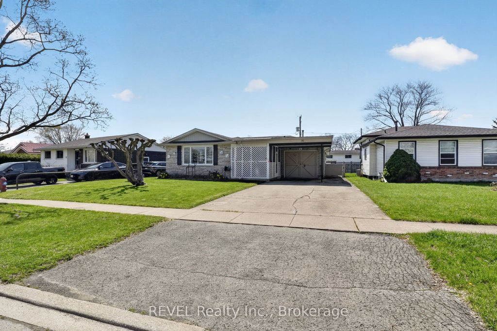 Photo of 15 Woodgate Drive, Welland, ON L3C 3H5 (MLS # X13041824)
