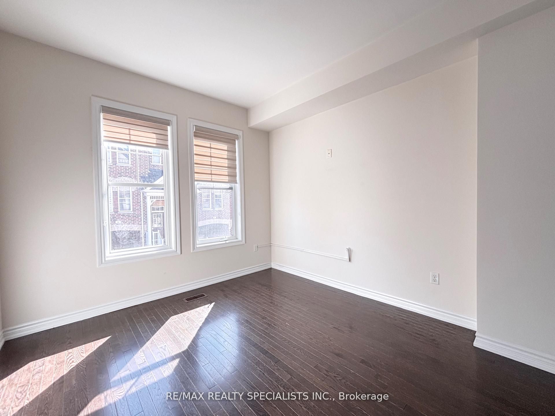 10 Porter Avenue W 53