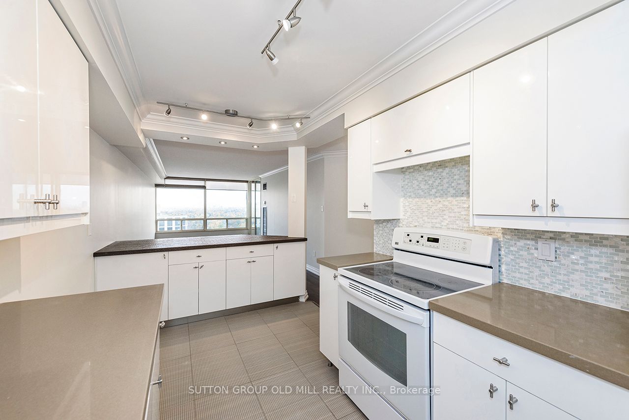 1300 Islington Avenue 2806