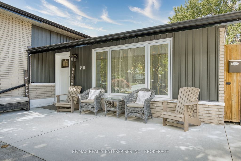 Photo of 20 Karen Crescent, Grimsby, ON L3M 2E4 (MLS # X12587942)