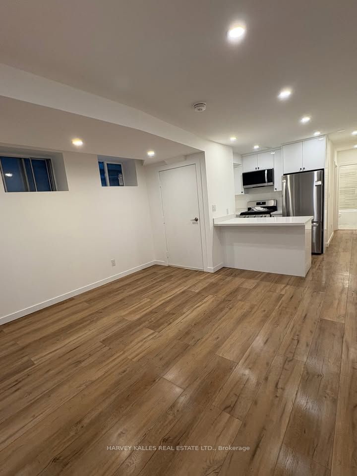 557 Crawford Street Lower