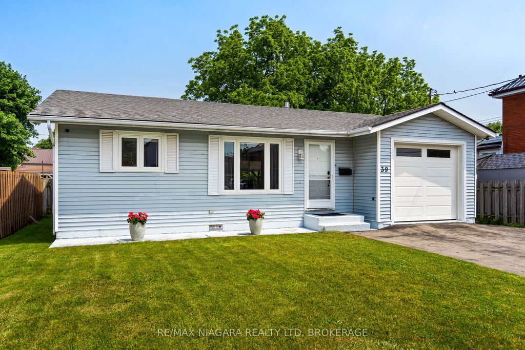 Photo of 39 Pine Street, Port Colborne, ON L3K 3N6 (MLS # X12847070)
