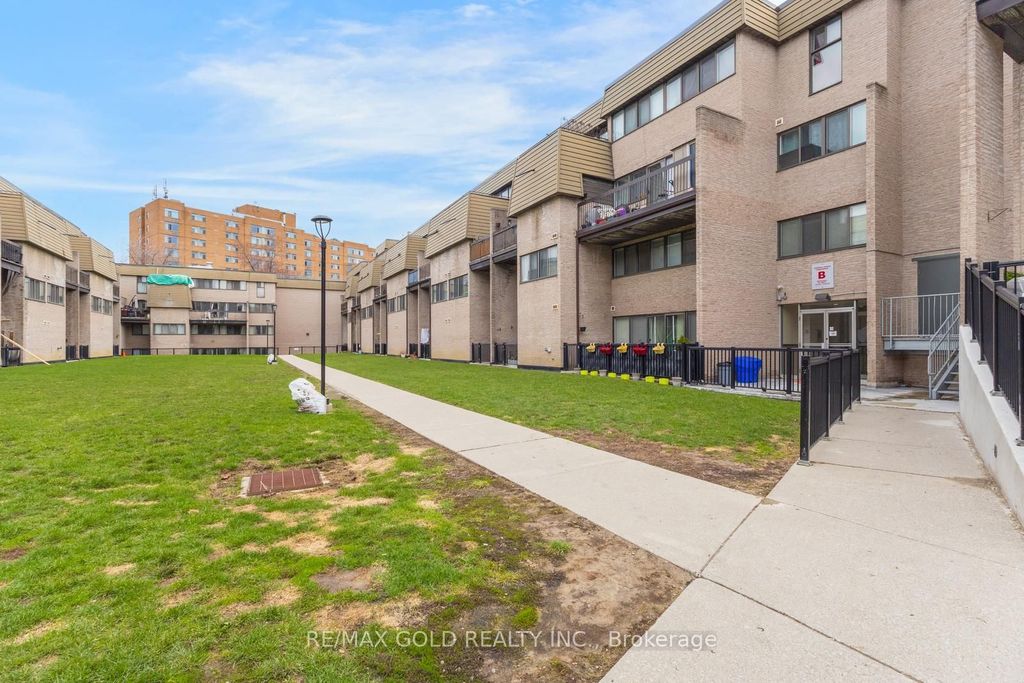 Photo of 2095 Roche Court #235, Mississauga, ON L5K 2C8 (MLS # W12974624)