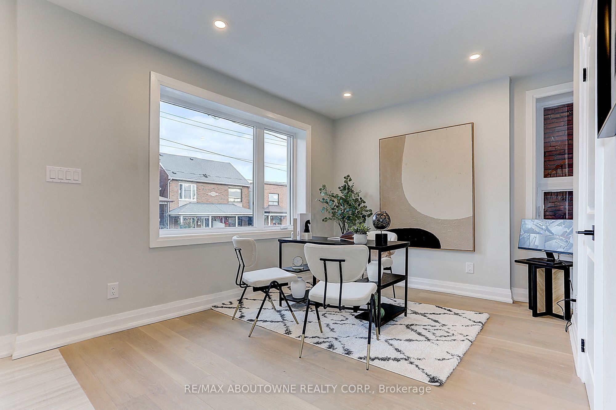564 Dufferin Street