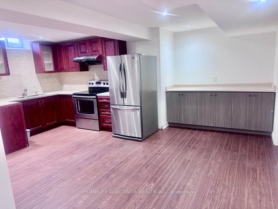 83 Berwick ( basement ) Crescent