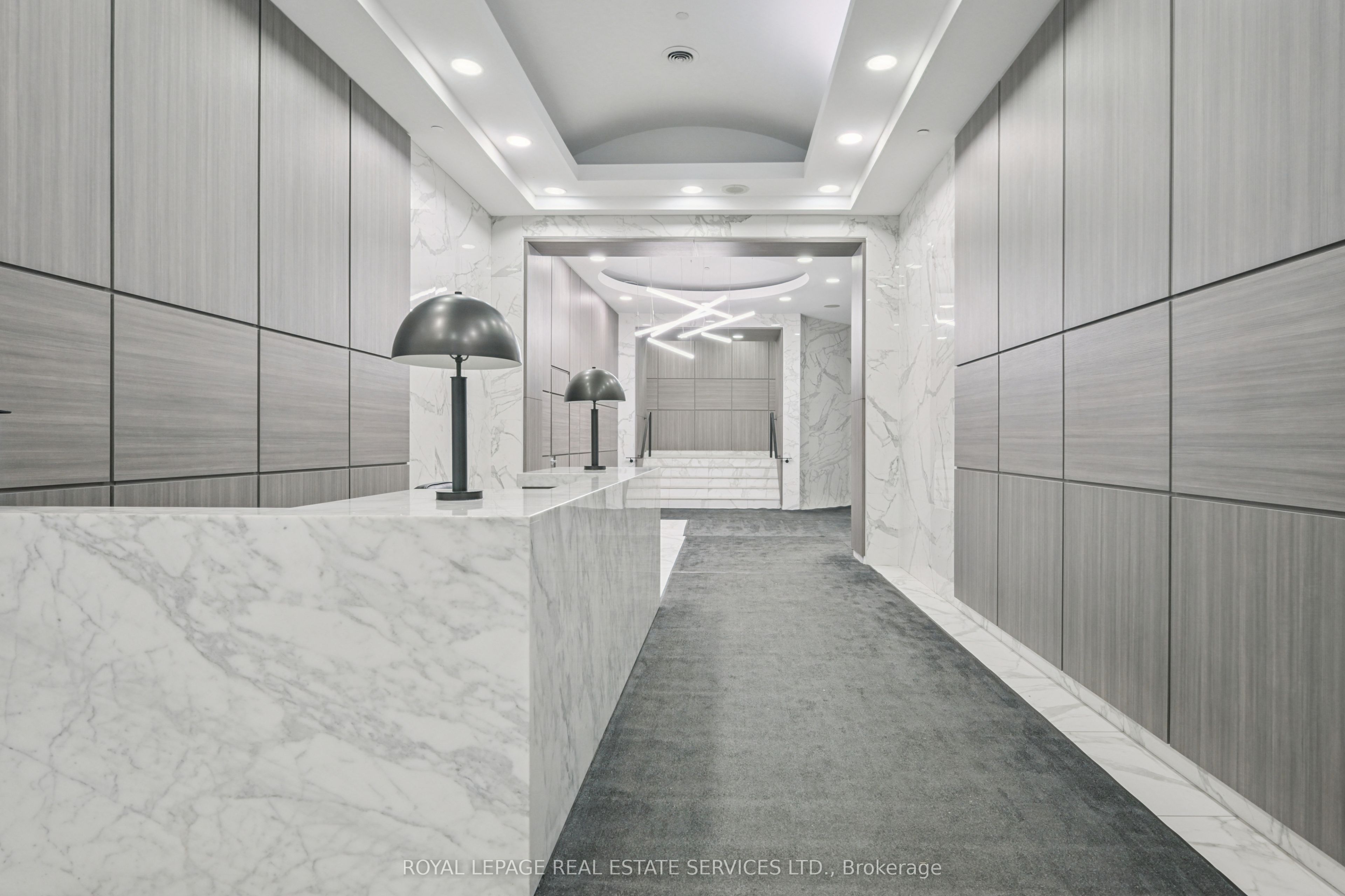 393 King Street W 904