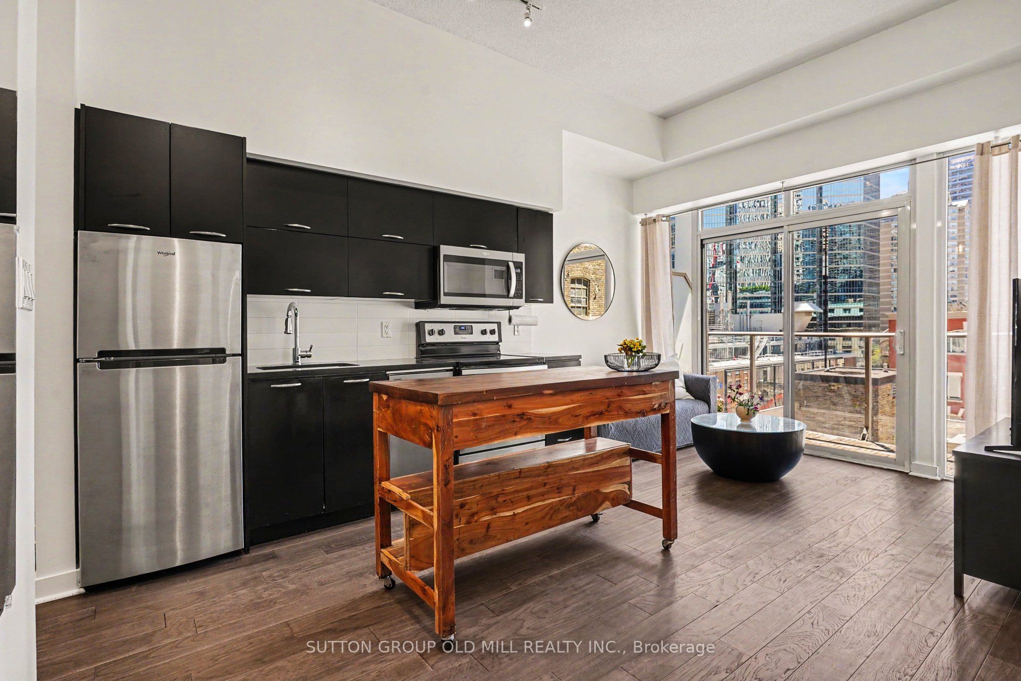 126 Simcoe Street 713