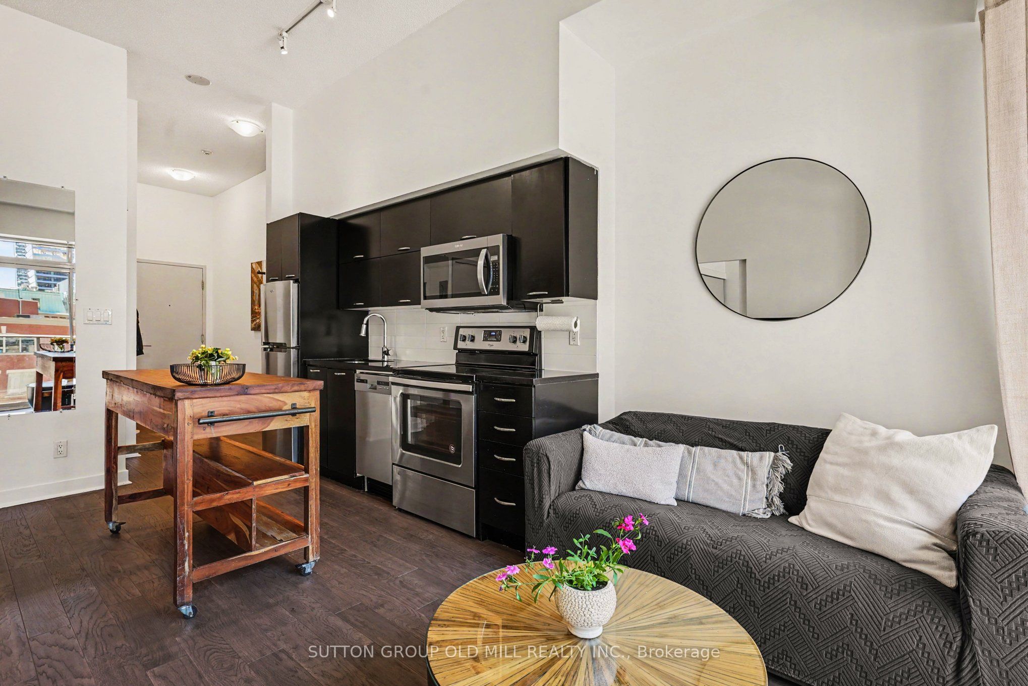 126 Simcoe Street 713