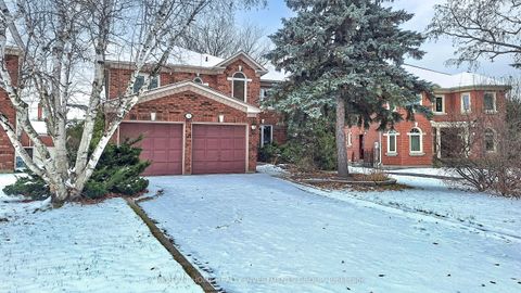 5 Falkland Place Richmond Hill ON L4C 9P3