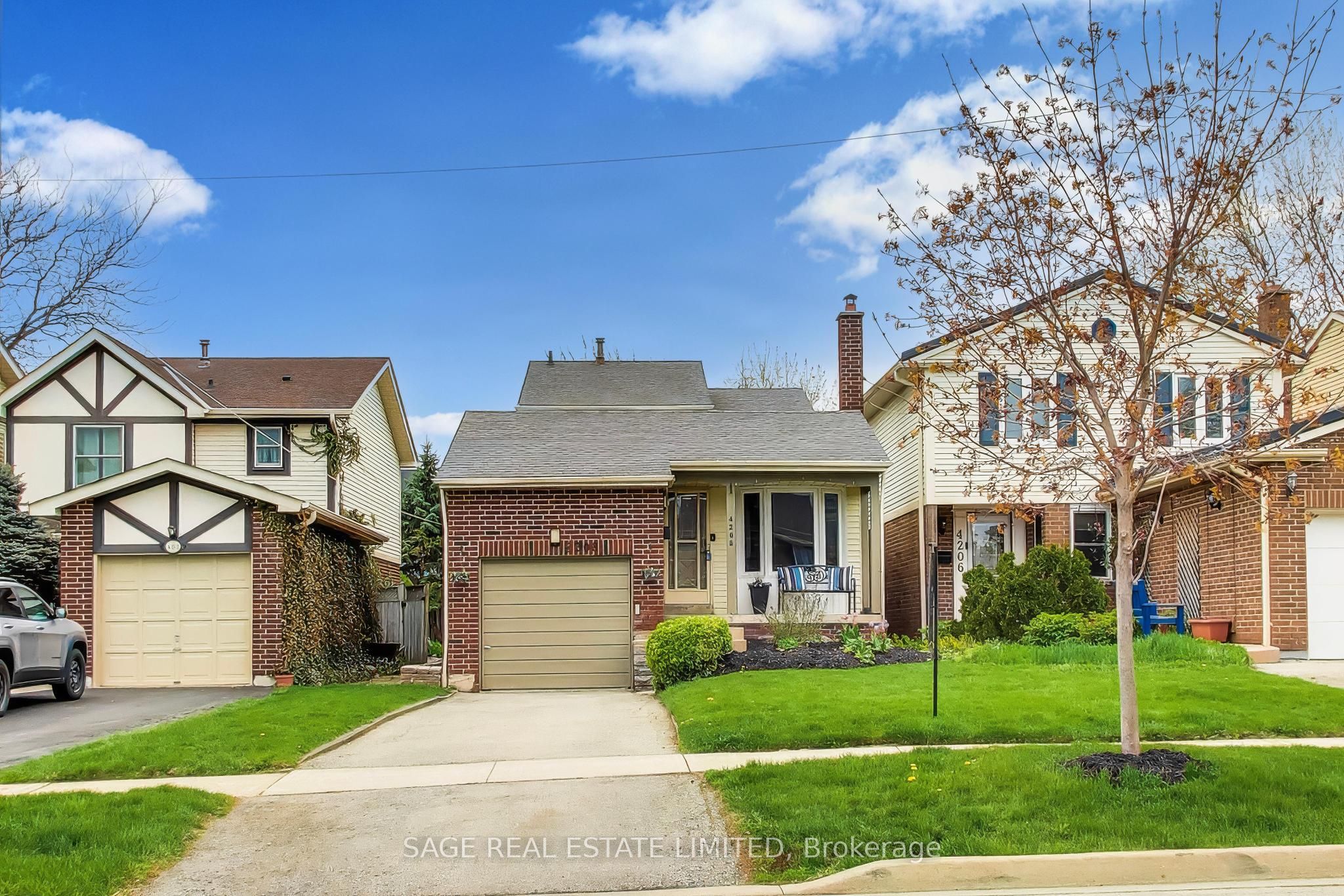 4208 Stonemason Crescent