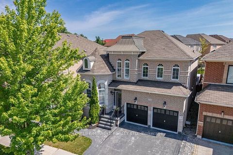 32 Albert Roffey Crescent Markham ON L6B 0H1