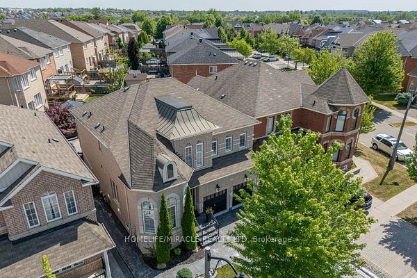 32 Albert Roffey Crescent
