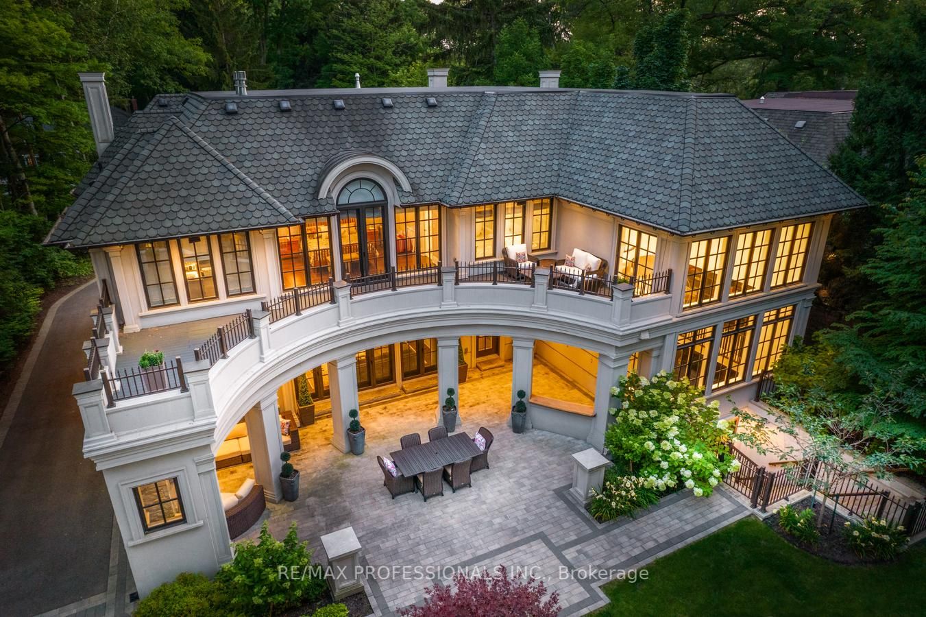 1285 Minaki Road