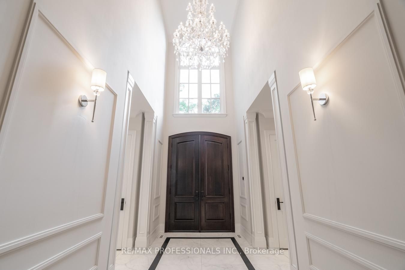 1285 Minaki Road