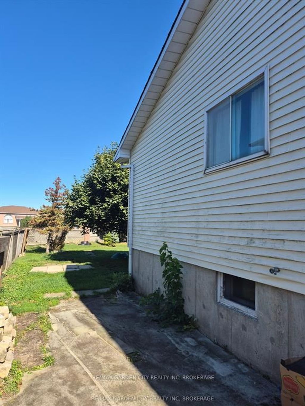 Photo of 74 Commerford Street, Thorold, ON L2V 4R1 (MLS # X12643996)