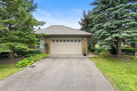 18 Pinehurst Club Way Markham ON L6E 1B5
