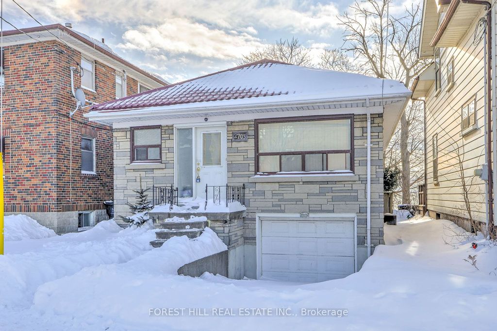 Photo of 2703 Lake Shore Boulevard W, Toronto, ON M8V 1G6 (MLS # W12741992)