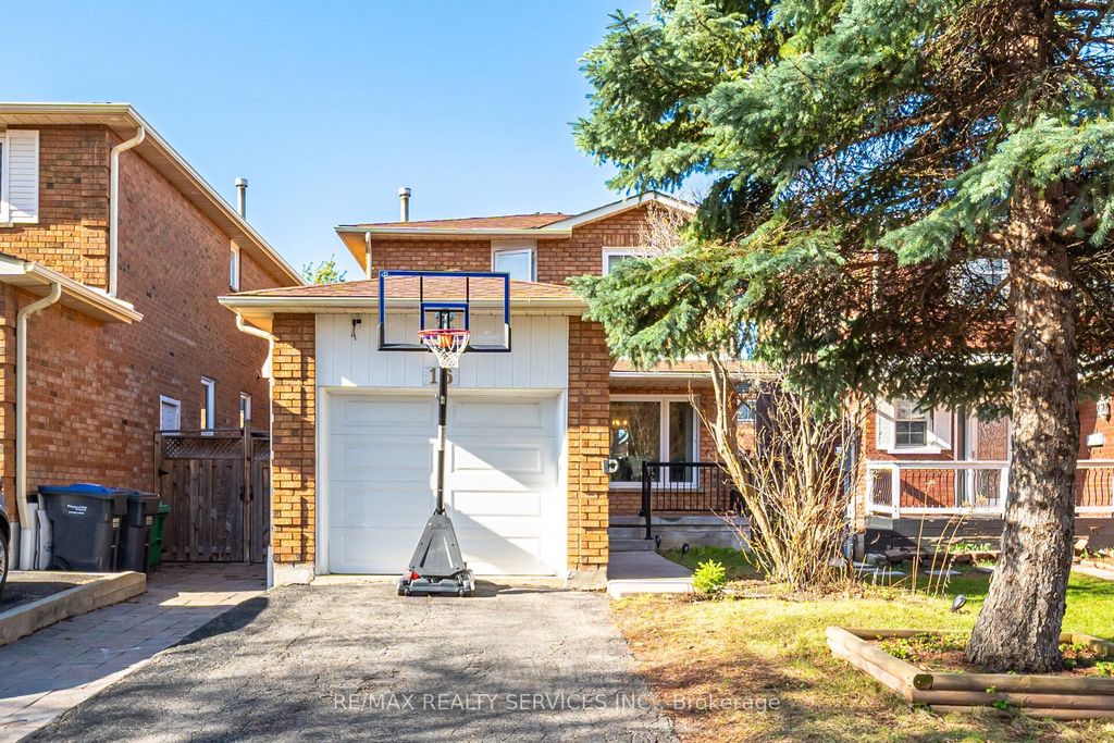 Photo of 16 Langholm Court, Brampton, ON L6Z 2Y1 (MLS # W13005034)