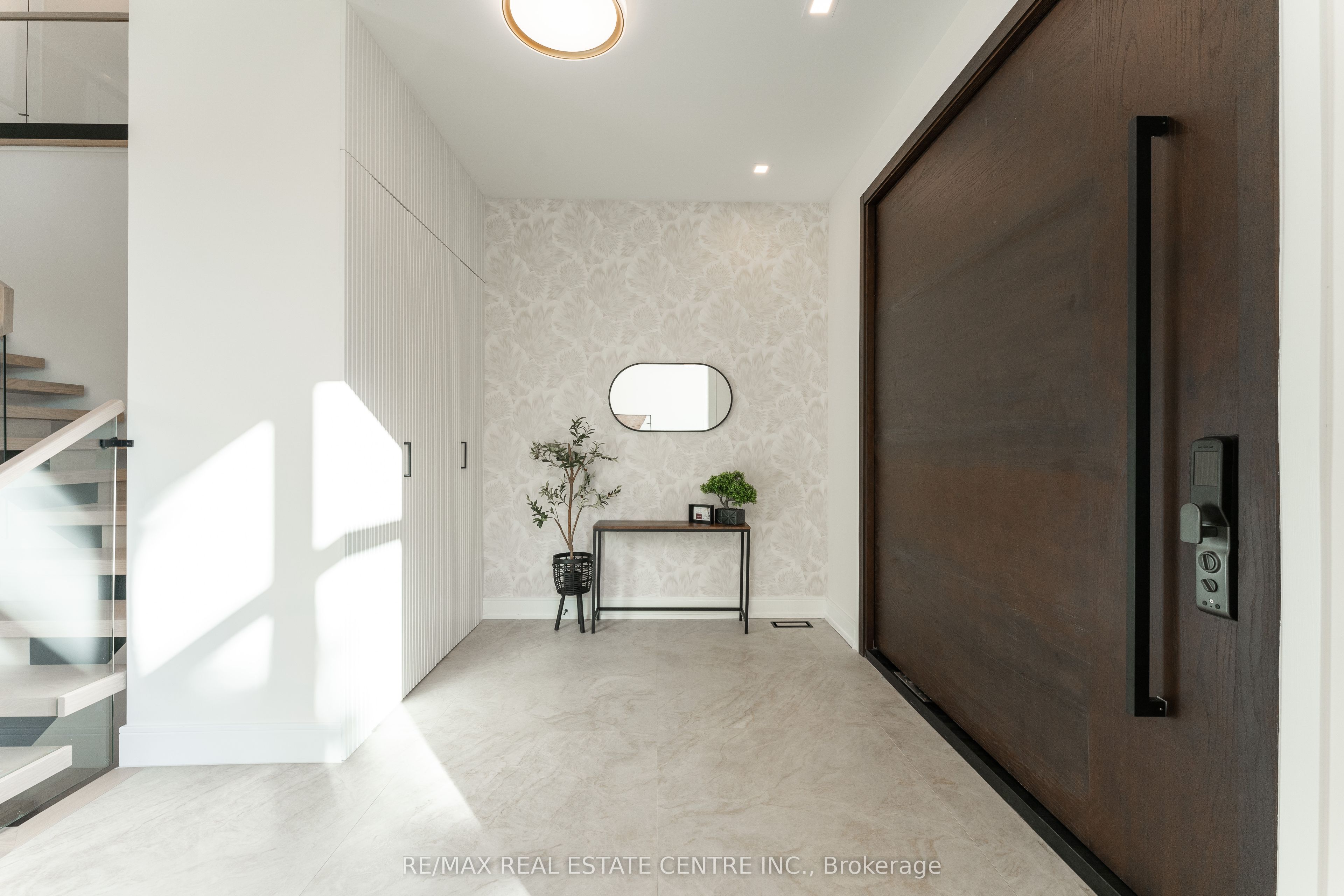 462 Southland Crescent