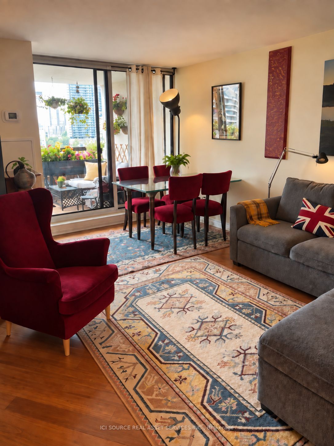 77 Maitland Place 1226