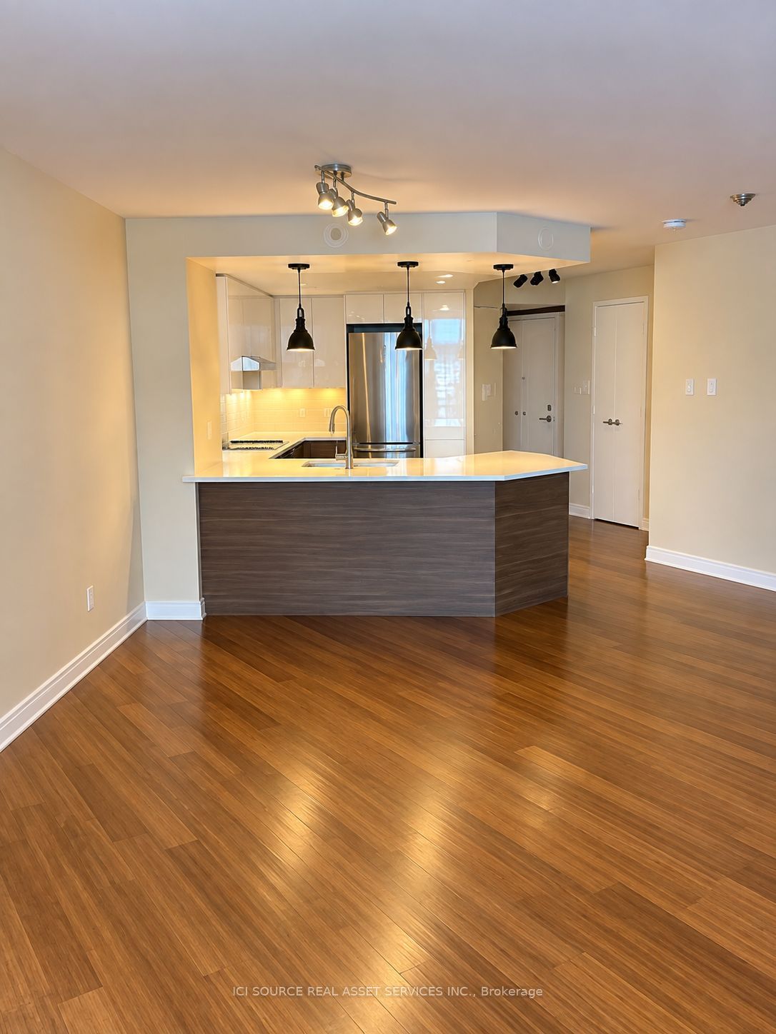 77 Maitland Place 1226