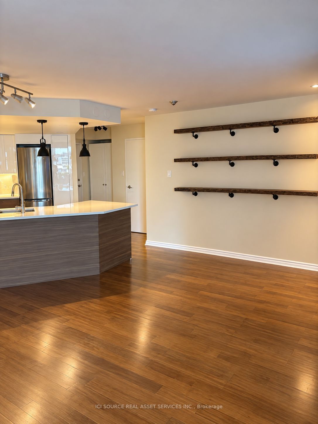 77 Maitland Place 1226