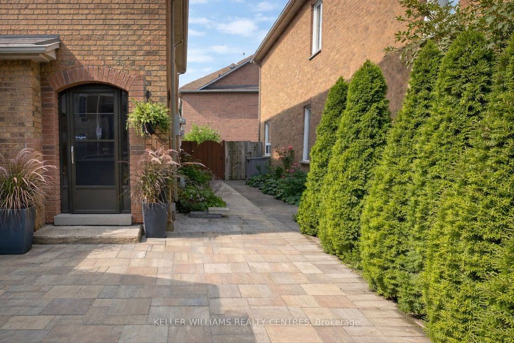 Photo of 78 Tania Crescent #8, Vaughan, ON L6A 2M8 (MLS # N12760378)