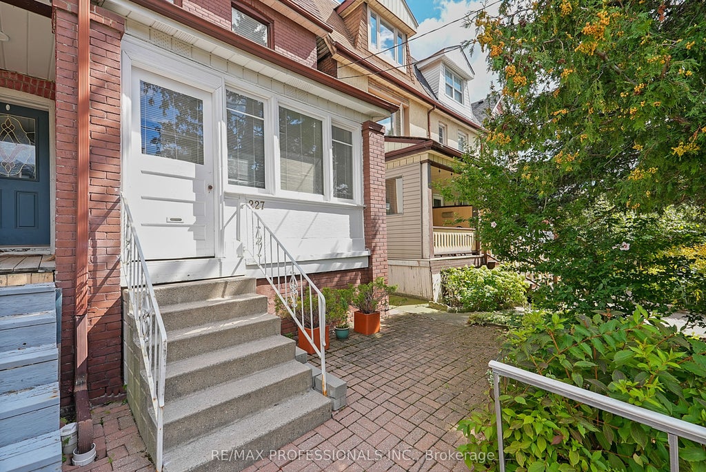Photo of 227 Montrose Avenue, Toronto, ON M6G 3G6 (MLS # C14030820)