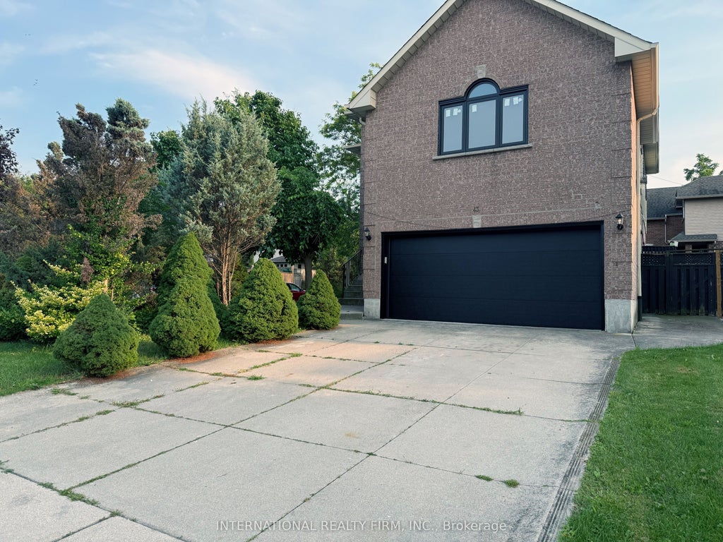 Photo of 43 Falconridge Drive, Hamilton, ON L9B 2P3 (MLS # X13698674)
