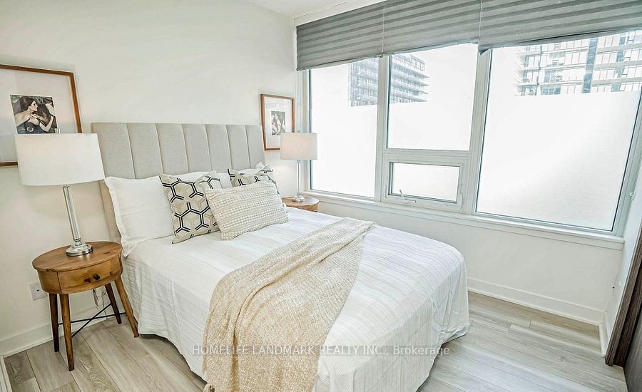 19 Bathurst Street 605