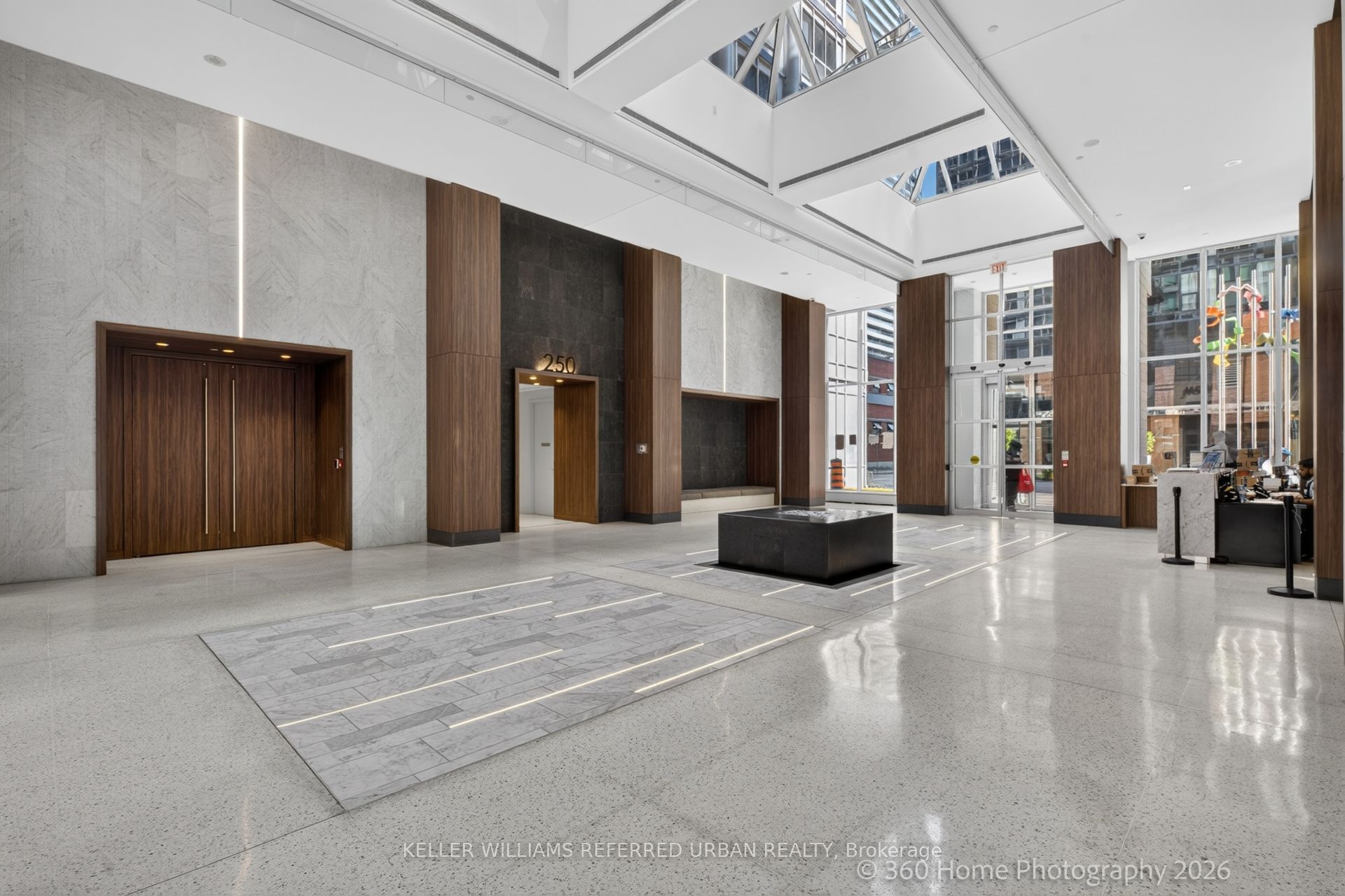 250 Wellington Street W 339