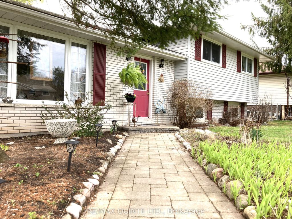 Photo of 527 Montrose Road, Quinte West, ON K8R 1B2 (MLS # X12902326)