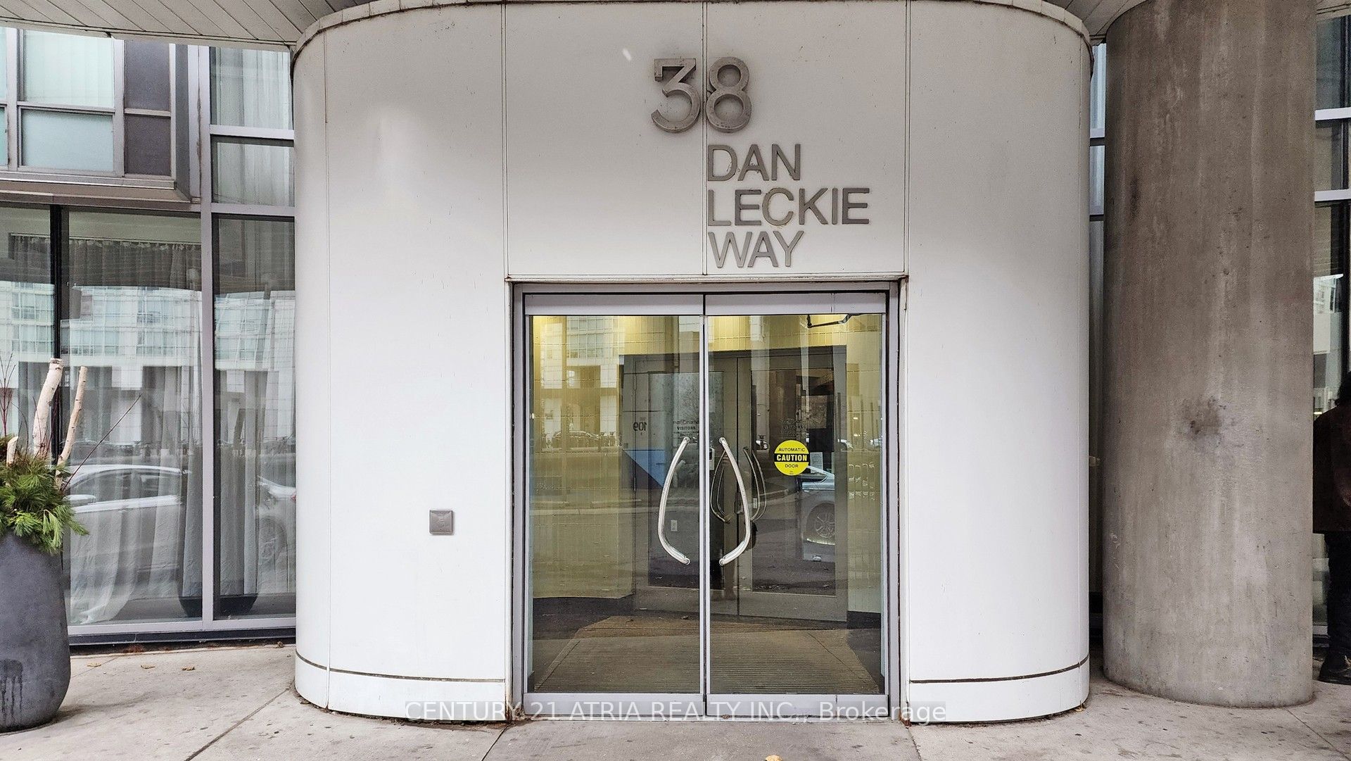 38 Dan Leckie Way 317