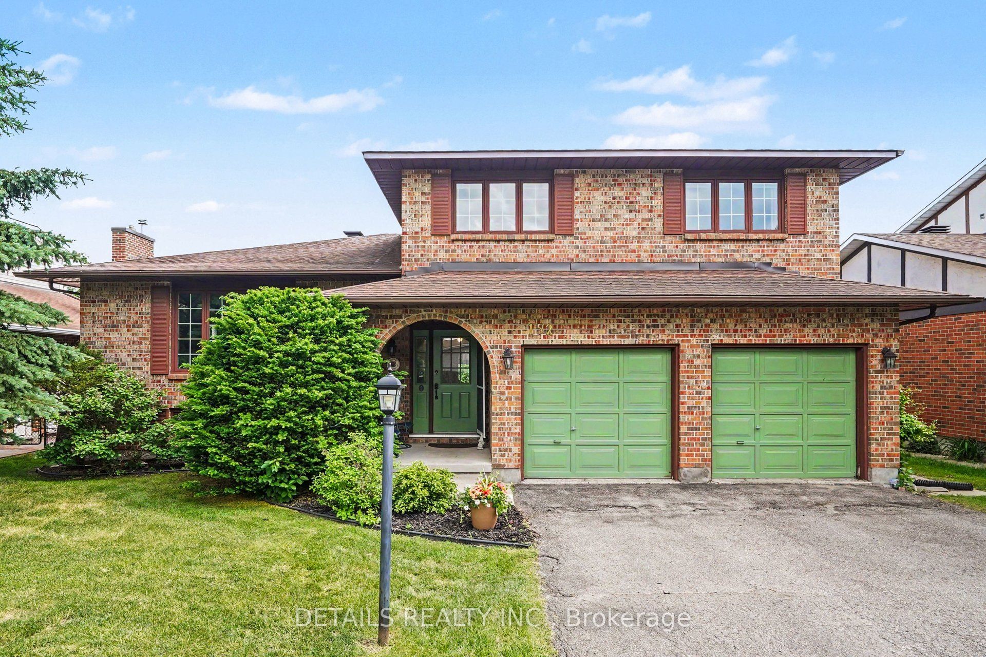 Photo 1 of 35 — 152 Foxfield Drive, Barrhaven, ON K2J 2T1