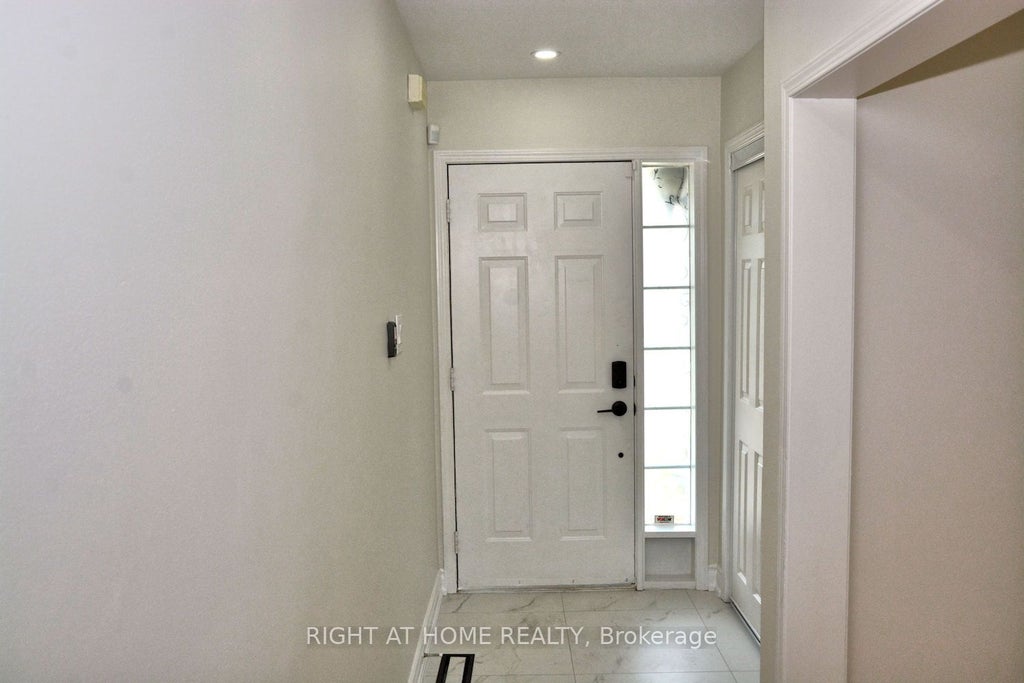 Photo of 255 Marble Place, Newmarket, ON L3X 2Y3 (MLS # N13581186)