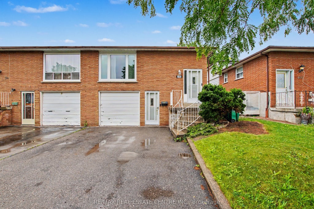 Photo of 396 Pinemeadow Avenue, Mississauga, ON L5B 2J9 (MLS # W13481902)