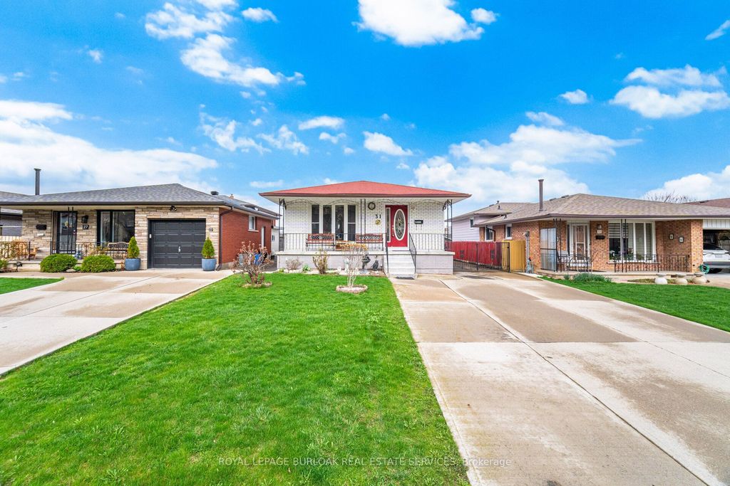 Photo of 31 Summercrest Drive, Hamilton, ON L8K 6G5 (MLS # X13117968)