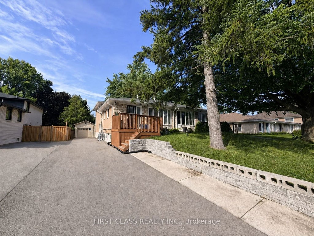 Photo of 1323 Redbank Crescent, Oakville, ON L6H 1Y4 (MLS # W13681664)