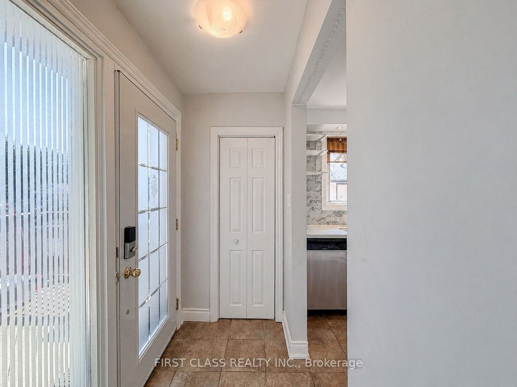 Photo of 1323 Redbank Crescent, Oakville, ON L6H 1Y4 (MLS # W13681664)