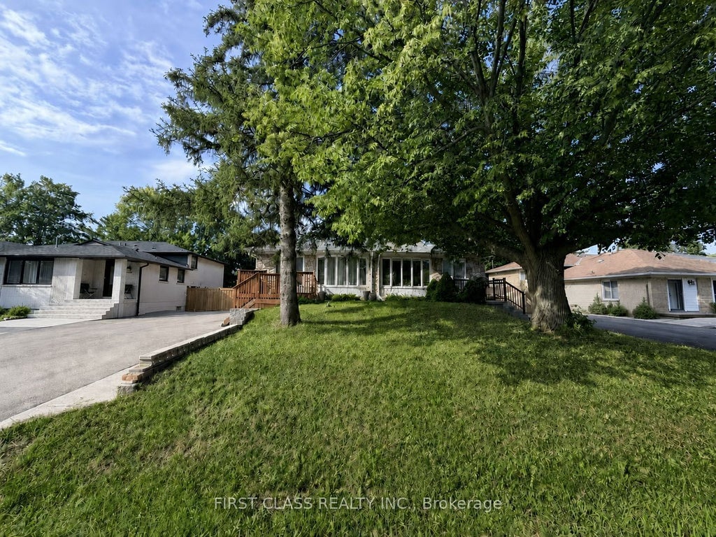 Photo of 1323 Redbank Crescent, Oakville, ON L6H 1Y4 (MLS # W13681664)