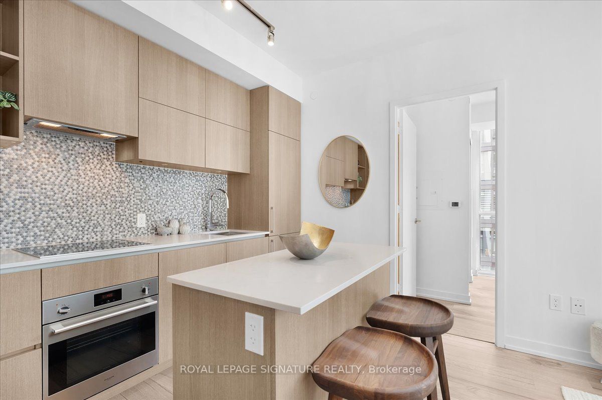 1 Yorkville Avenue 1402