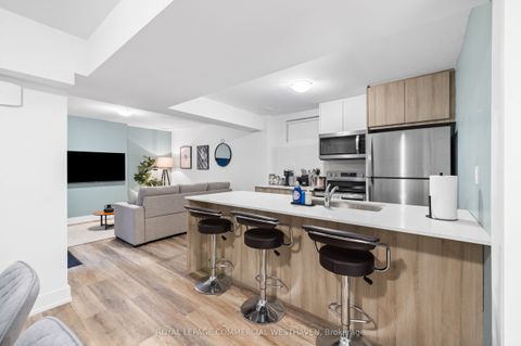 447 Lansdowne Avenue C Toronto ON M6H 3Y2