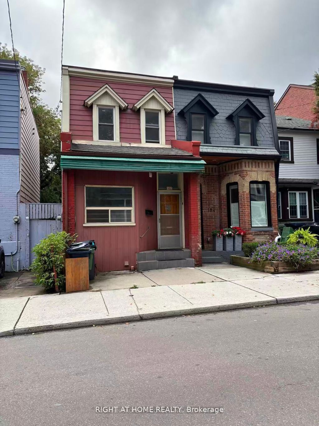 Photo of Toronto, ON M4M 2J9 (MLS # E12531538)