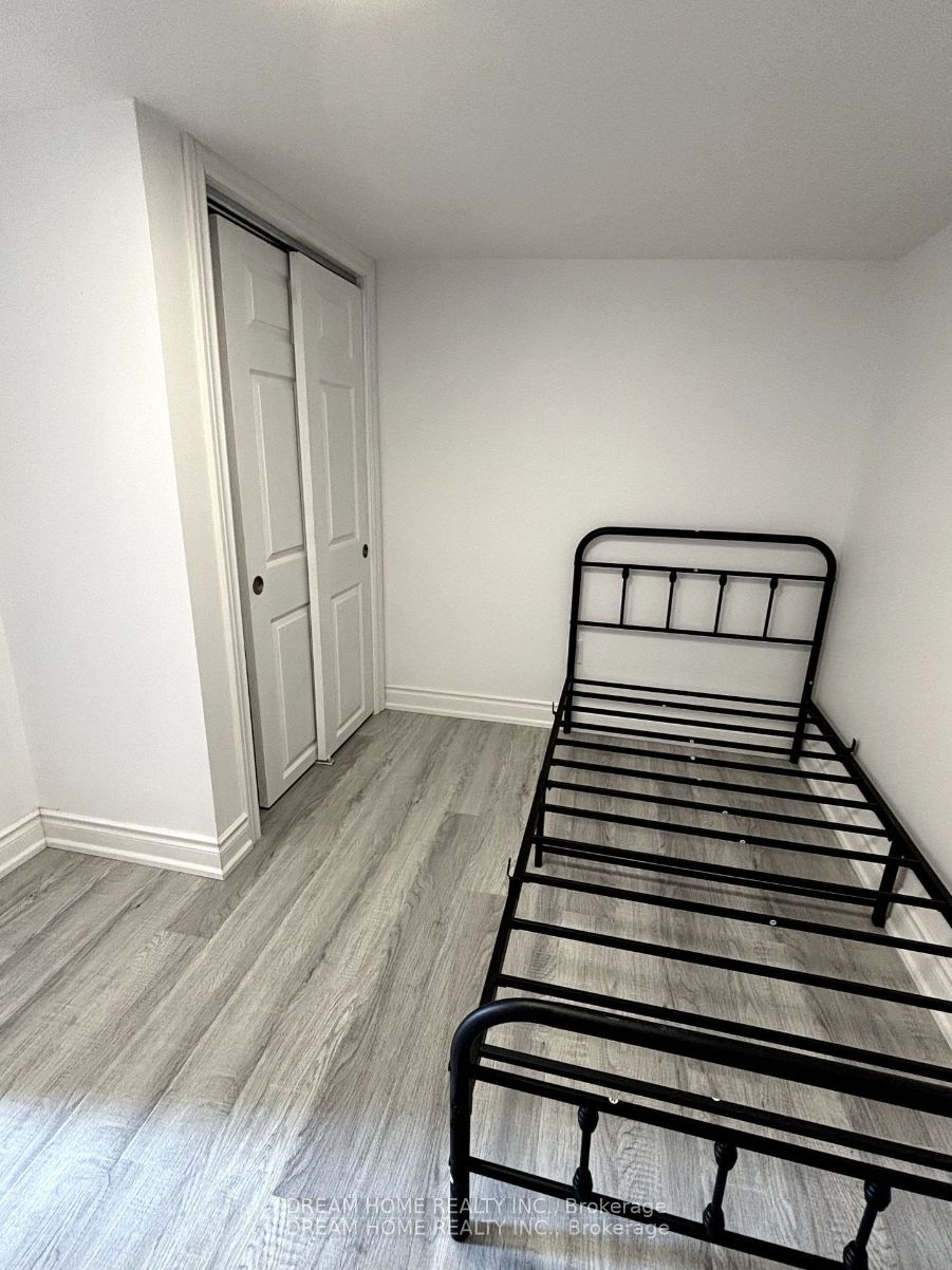 262 clinton Street Bsmt B1