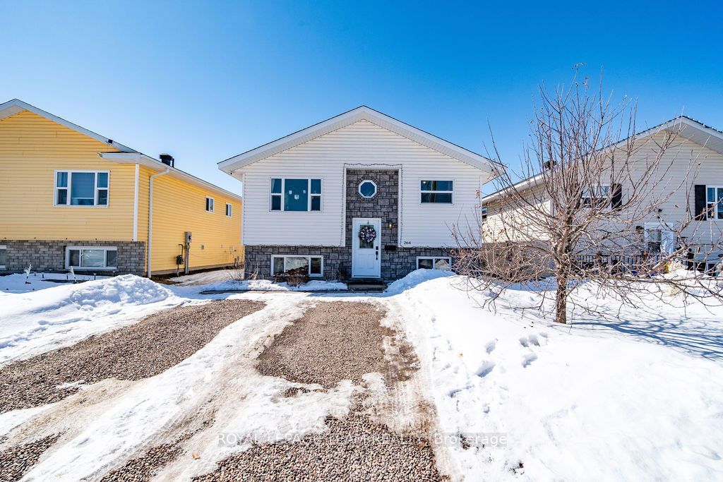 Photo of 264 Mckenzie Street E, Pembroke, ON K8A 3V7 (MLS # X12933610)