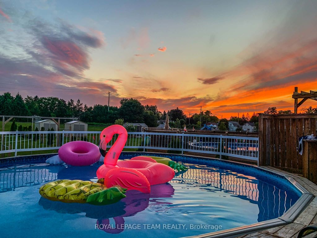 Photo of 264 Mckenzie Street E, Pembroke, ON K8A 3V7 (MLS # X12933610)