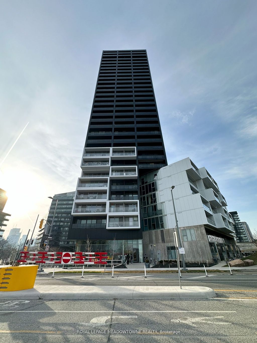 Photo of 170 Bayview Avenue #2104, Toronto, ON M5A 0M4 (MLS # C12457847)
