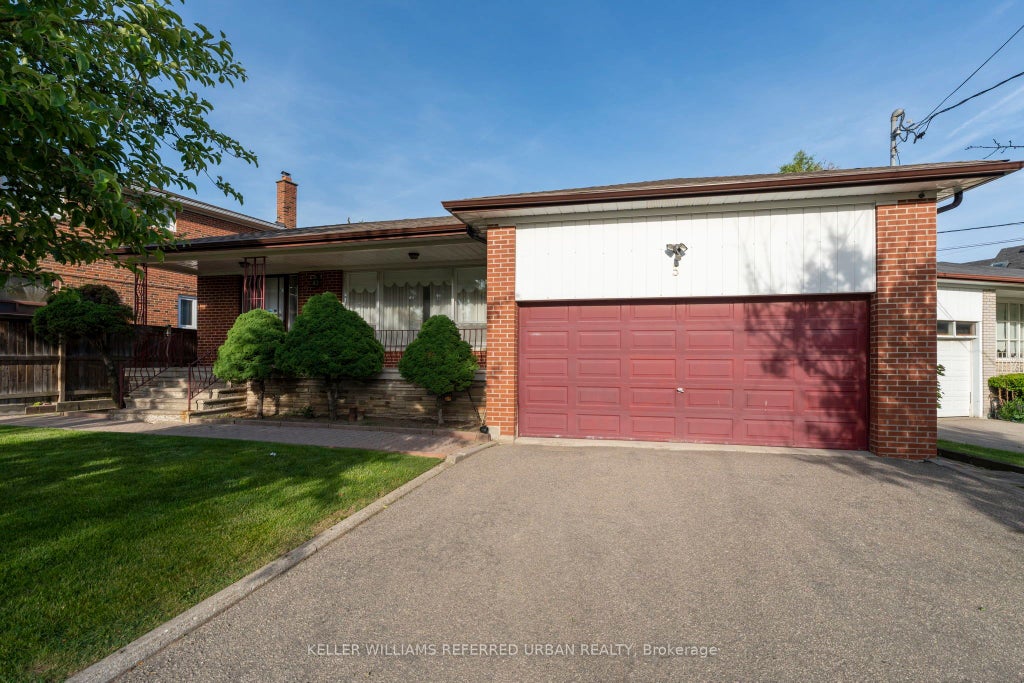 Photo of 5 Paramount Court, Toronto, ON M6M 2L3 (MLS # W13426070)